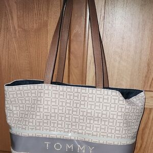 Tommy Hilfigur Tote and Purse
